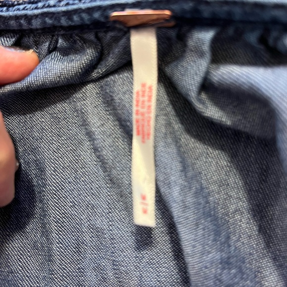 Free people denim dress with pockets excellent condition- size M - Picture 5 of 5